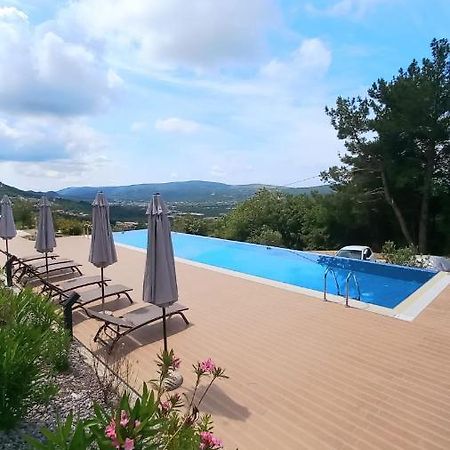 Cozy Apartments With Pool And Splendid Seaview Kavac Bagian luar foto