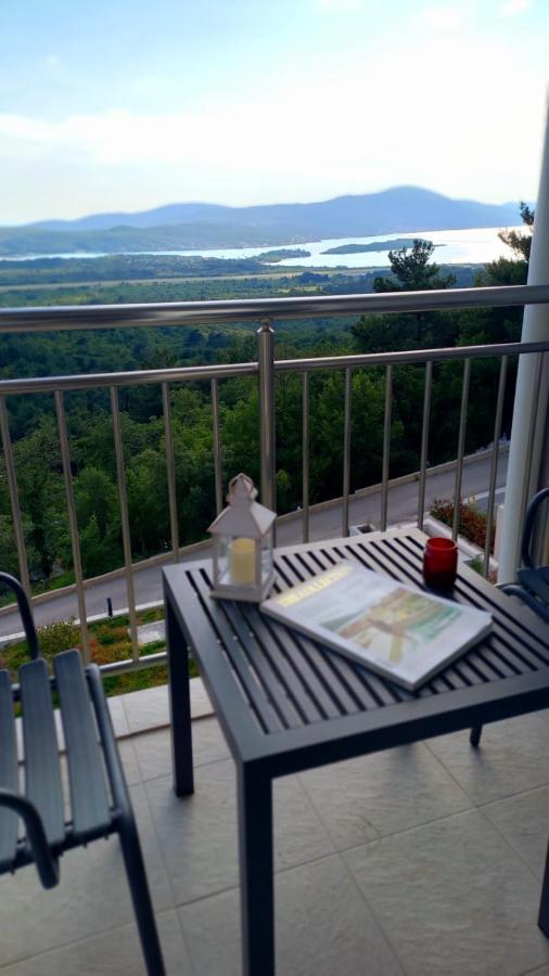 Cozy Apartments With Pool And Splendid Seaview Kavac Bagian luar foto