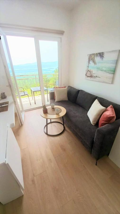 Cozy Apartments With Pool And Splendid Seaview Kavac Bagian luar foto